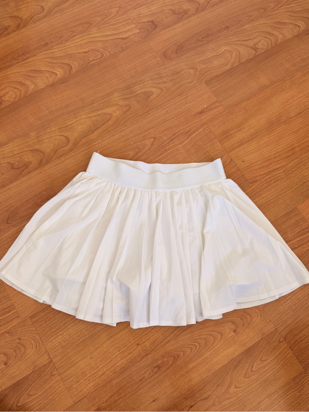 Aritzia White Pleated Tennis Skirt